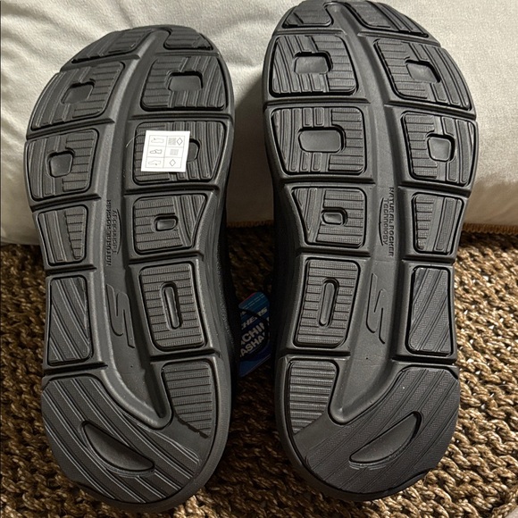 Skechers Men's Black Athletic Shoes - Picture 3 of 4